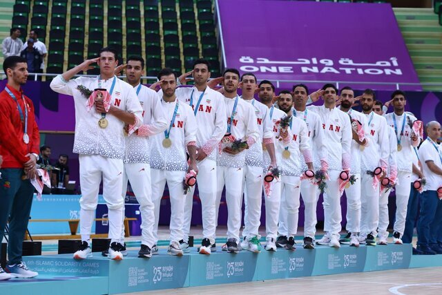 ببینید | نوحه‌خوانی در اتوبوس تیم ملی فوتسال بعد از قهرمانی!