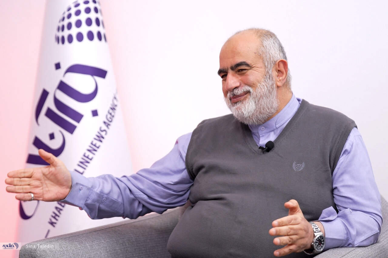 توییت معنادار آشنا درباره انقلاب سفید و ۱۸ دی