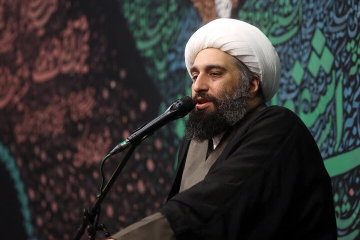 خطیب اصولگرا: برای جبران کم کاری نسبت به رهبر شهید انقلاب از فرزندشان اطاعت کنید