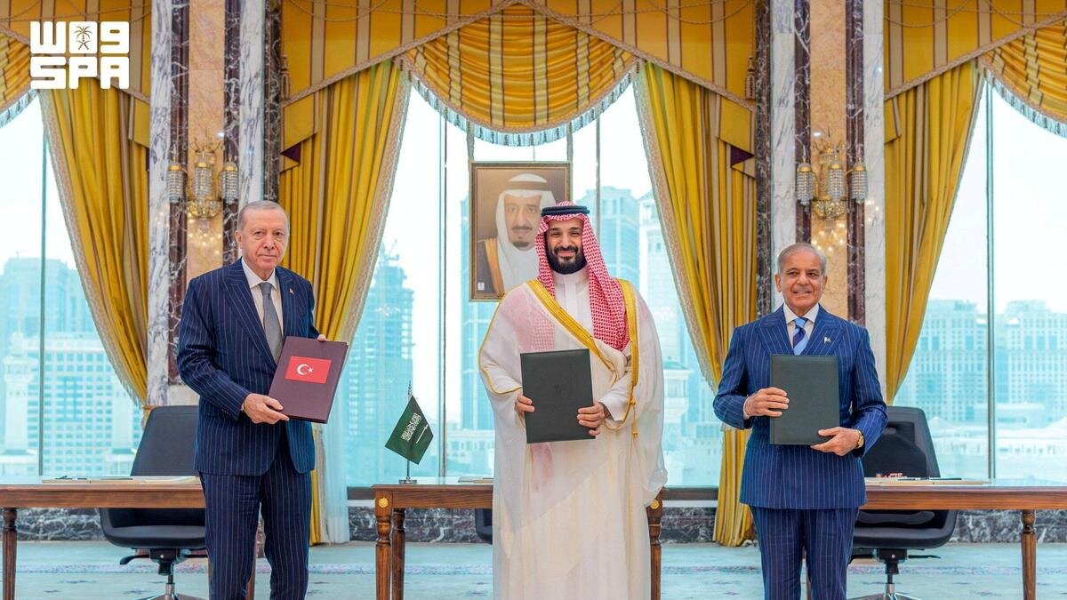 هاآرتص: ائتلاف عربستان، ترکیه و پاکستان میتواند کانال مستقیم با تهران باز کند هاآرتص: ائتلاف عربستان، ترکیه و پاکستان میتواند کانال مستقیم با تهران باز کند
